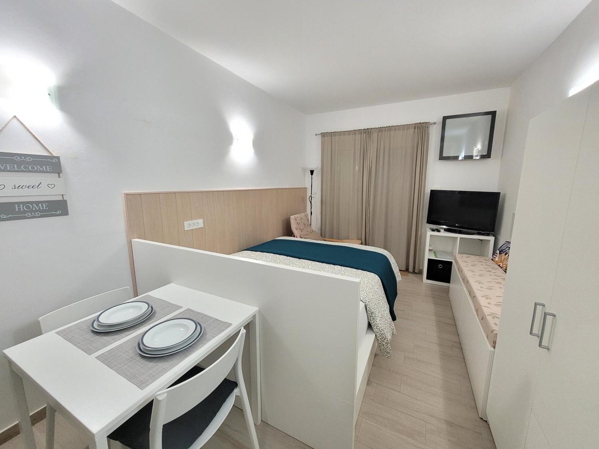 Apartma Zusterna Za Bazenom Koper Exterior foto